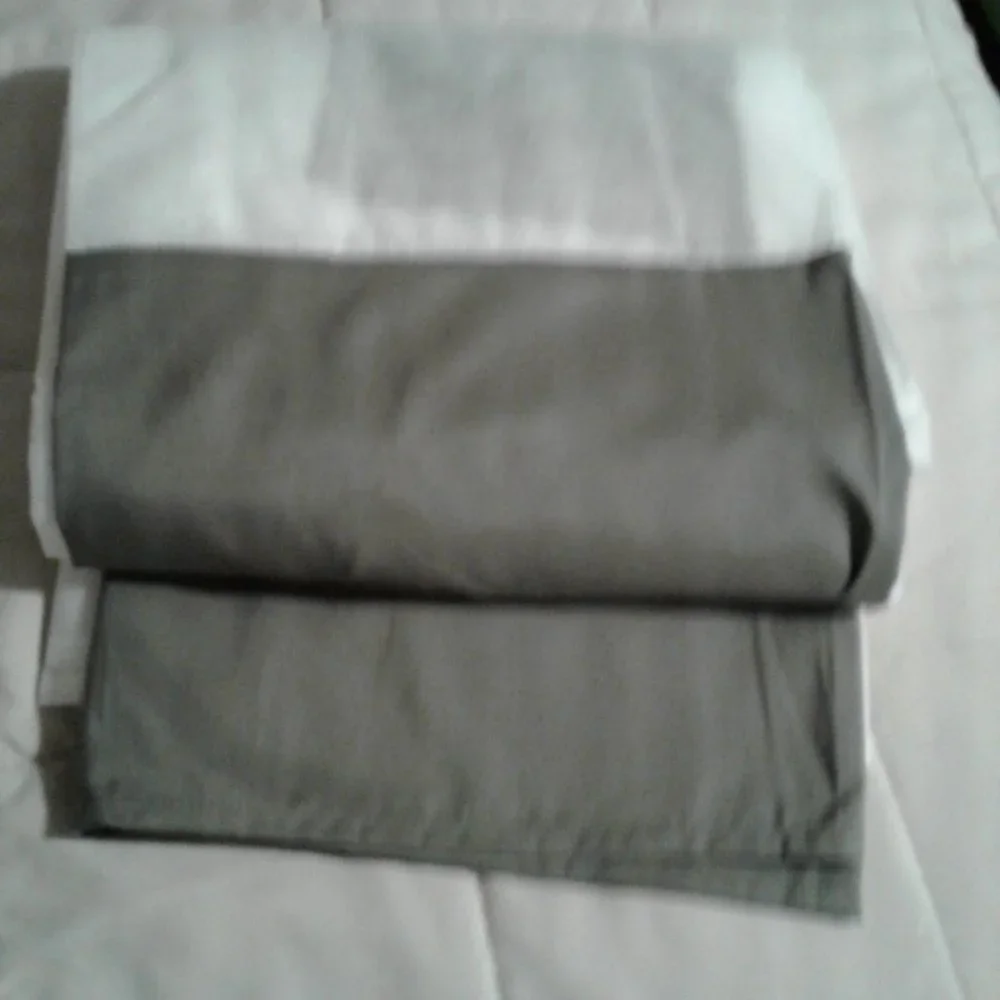 Queen size bed skirt
